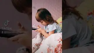Разговор малышки с Алисой)) Крутой папа))))