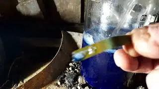 Experiment: cleaning a dirty gold solution with ammonia.