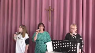 Поклонение в церкви.  Евгения Додобоева