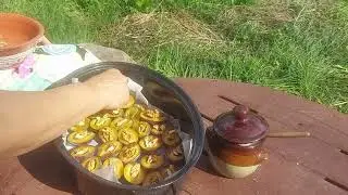 Хапки със сини сливи и орехи.