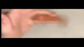 Чел крутит сосиску