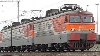 Электровоз ВЛ11-382Б/386 с грузовым поездом