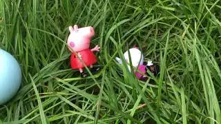 Peppa pig plays with the ball outside!