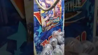 We Found a Claw Machine FULL of Pokemon Cards!