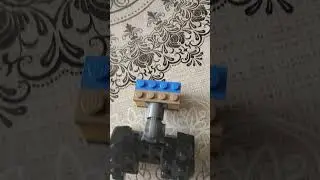 делаю трактор из лего подсказка в описание(подсказка заде колёса от мотоцикла)
