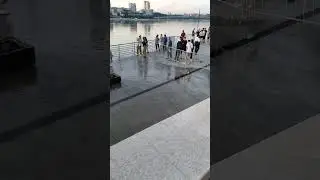Ничего необычного, просто сели на скамейку перекусить #челябинск #13snur #жиза #юмор #интрига