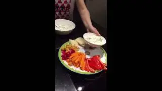 Цацики греческий соус к мясу рыбе и овощам. Очень быстро и вкусно.