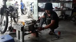 Cách lắp nắp đậy lốc máy và cố định lại nắp lốc xe máy