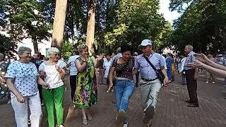 Танцы 💃🕺для пенсионеров 😂 Танцуют в парке городском 03.07.23 г. Калуга 