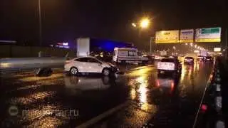Иномарка влетела в отбойник на 27 км МКАД водитель госпитализирован