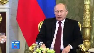 Владимир Путин Помог открыть даме бутылочку с водой!