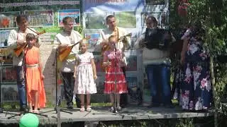 Частушки на празднике села в Криуше.