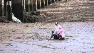 TOURISTS STRANDED IN MUD HELPED BY LOCAL IN THAILAND