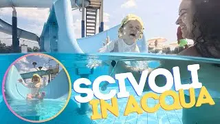EMILY fa gli SCIVOLI ACQUATICI IN PISCINA!