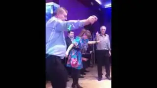 Русская девчонка жгет на армянской свадьбе 2