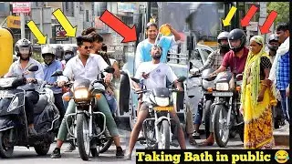 Taking bath in public prank || public Reaction🤣 || Funny Prank || Jaipur Entertainment