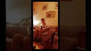 Брат играет