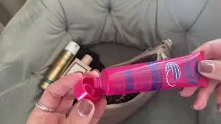 ASMR. What is in my bag? Triggers . Что в моей сумке / триггеры шепот