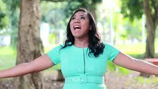 EDNEIA MEIRY - Age em meu favor Senhor | CLIPE OFICIAL