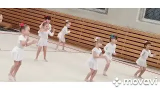 Настя - гимнастка. Первое выступление.