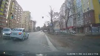 Надо было бить в своей полосе: видеопособие для неопытных водителей