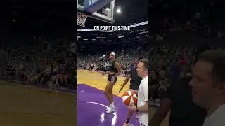 A'ja Wilson pre-game handshake with Chelsea Gray | Phoenix Mercury vs Las Vegas Aces WNBA basketball