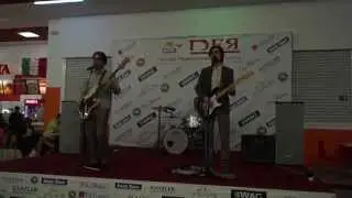 Кавер-группа Реликт в ТРЦ "Дея" 10-е мая 2015 pat 01