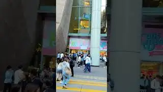 Walking in a lively area in Hong Kong. #hongkong #hk #shopping #city