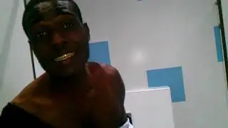 Kamatii.. a diferença entre os branco e o preto quando cagão na sanita