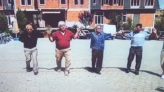 ✪