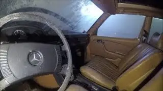 Opuszczony garaż z Mercedesem w srodku-Abandoned garage with a Mercedes inside