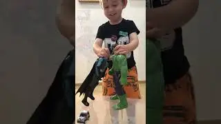 Бетмэн или Халк ? Кто сильнее 