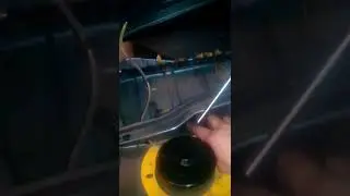 Установка газовых стоек под капот 2115