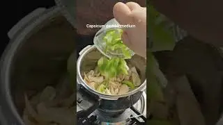 कूकर में बनाएं सोया Pulav / Soya Pulav recipe #soyapulao #soyarecipe #ricerecipes #shorts #ytviral