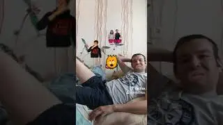 Пукаю на диване))