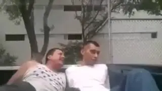 Policías de Chihuahua Obligan a 2 hombres a besarse en la boca VIDEO ORIGINAL COMPLETO