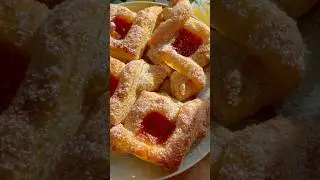 Быстрый десерт, всего за 30 минут.🔸Puff pastry with strawberry jam. You need just 30 min.