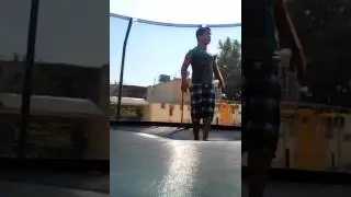 Прыгаю на батуте