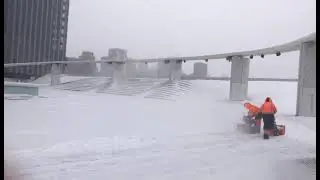Очистка площади перед ММДЦ 
