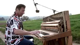 I LOVE BOOGIE WOOGIE - Nico Brina plays a easy swinging Boogie Woogie outdoor