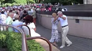 Красиво и классно танцуем в парке!