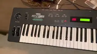 Yamaha SY35 Dynamic Vector Synthesizer Digital Music 61 Key Keyboard