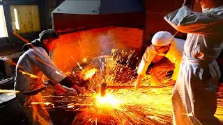 Fantastic process of making Japanese swords by Japanese sword masters and apprentices .