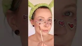 Sticker Freckle Makeup ❤️‍🩹 #makeup #makeuptutorial #alternativemakeup #freckles #creativemakeup