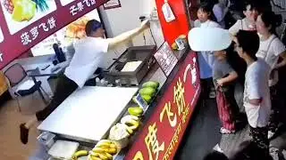 Поймал пиццу лицом #funny #shorts #pizza