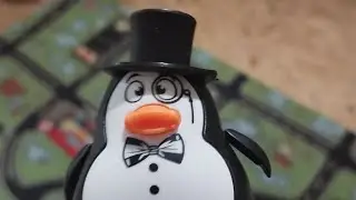 Широкий Пингвин идёт под фильтром.