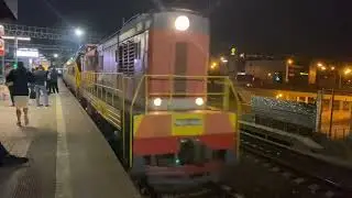 Дизельный поезд ЧМЭ3-3822 тащит 002 СДК ПИСИЕР на станции Кунцевская. 25.06.2023.