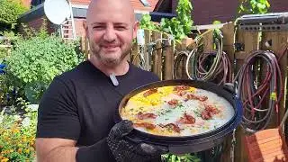 Riesiges Straussei zum Frühstück
