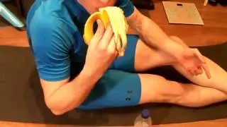 To my knees did not hurt, you need to pull the muscles!))