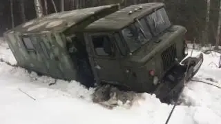 Газ 66 на весеннем поле
